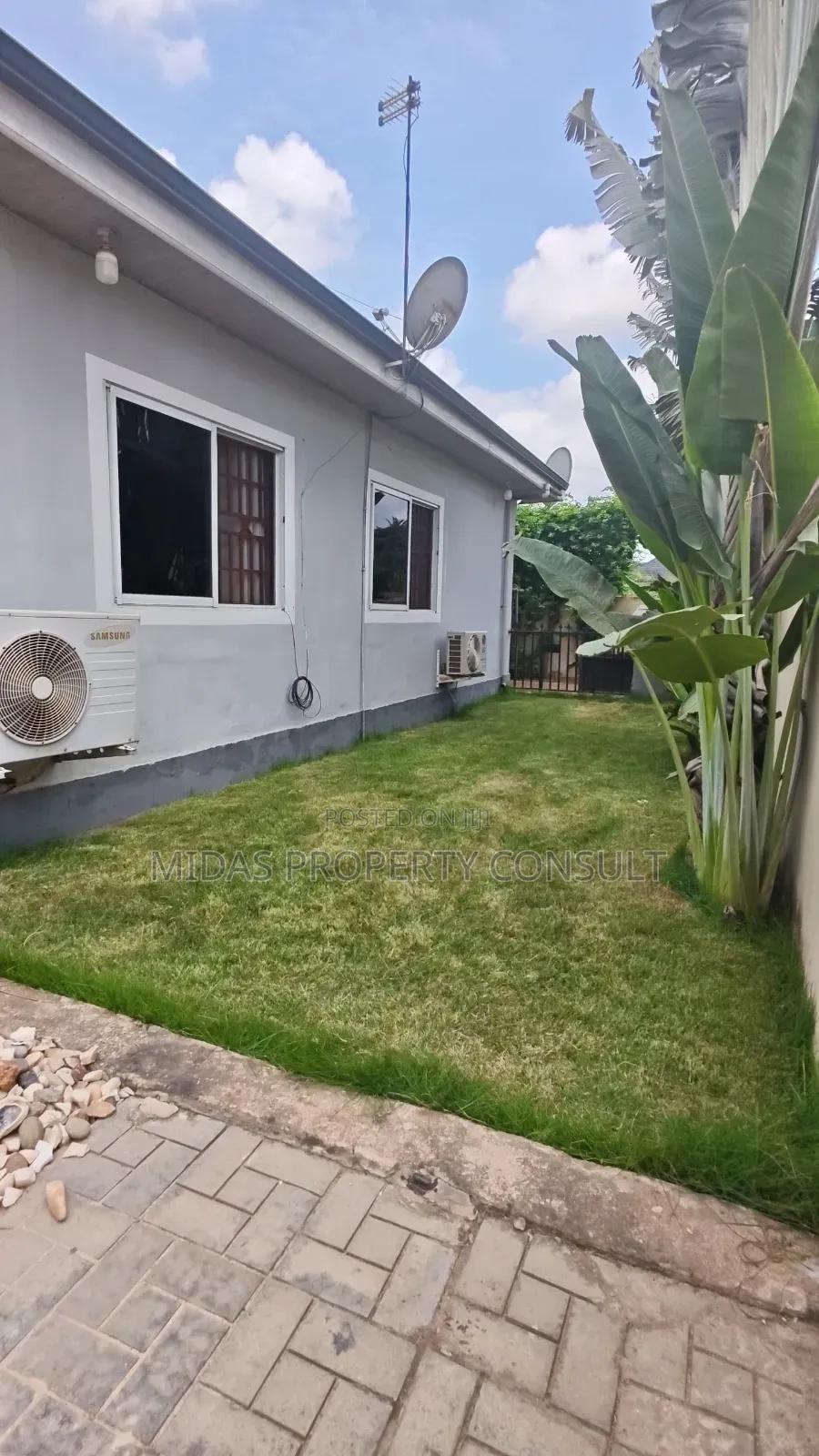 3bdrm House in Satellite, Amasaman for sale - 3 bedroom House in Greater Accra, Ga West Municipal, Amasaman - Sale
