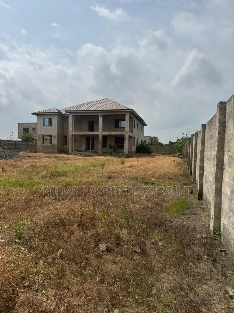 6bdrm House in Community 25 for sale - 6 bedroom House in Greater Accra, Tema Metropolitan, Community 25 - Sale
