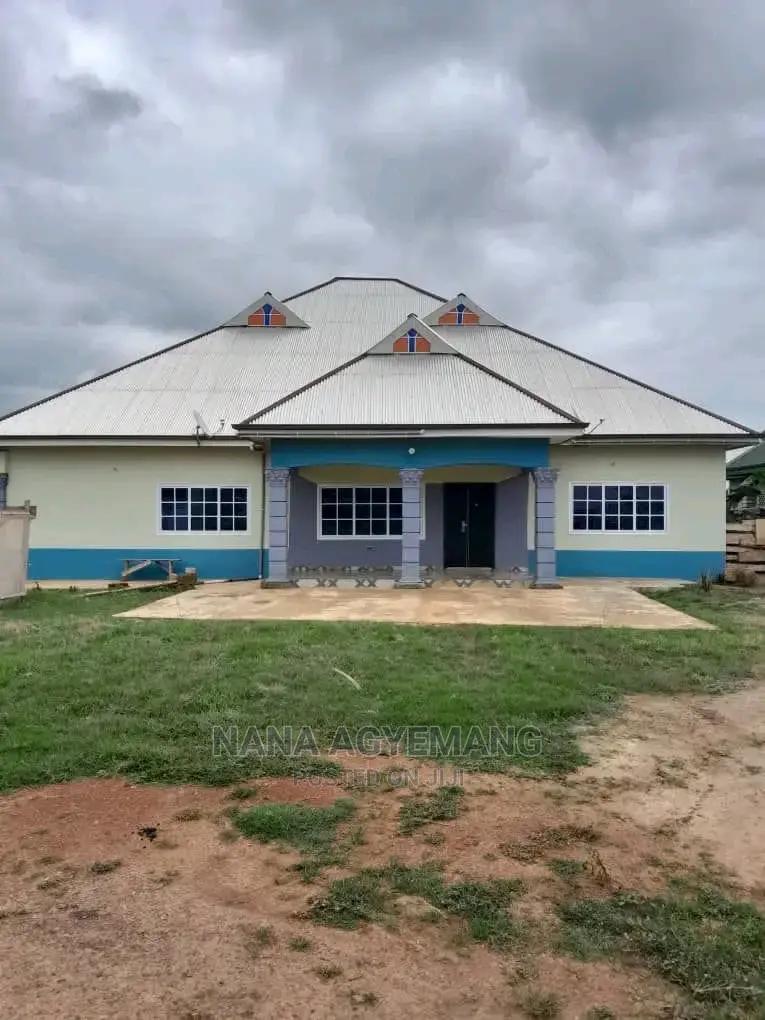 Furnished 6bdrm Block of Flats in Asuakwa Liberation, Sunyani Municipal - 6 bedroom House in Brong Ahafo, Sunyani Municipal - Sale