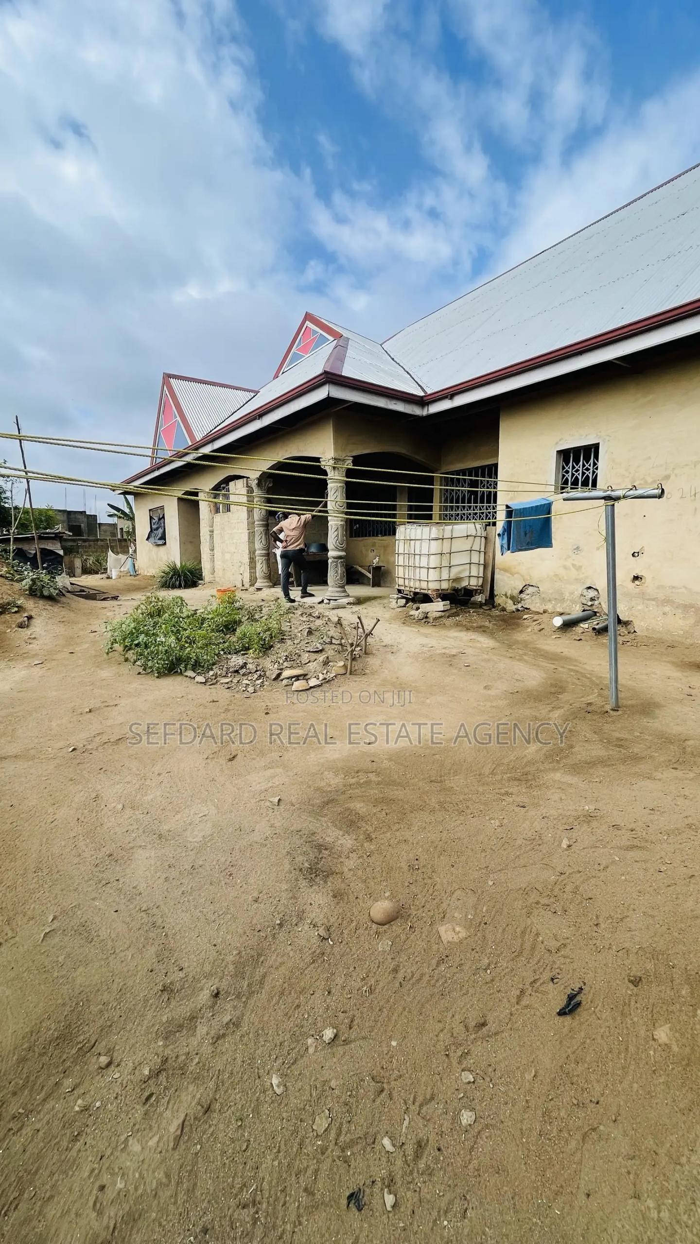 10bdrm House in Sefdard Properties, Amasaman for sale - 10 bedroom House in Greater Accra, Ga West Municipal, Amasaman - Sale