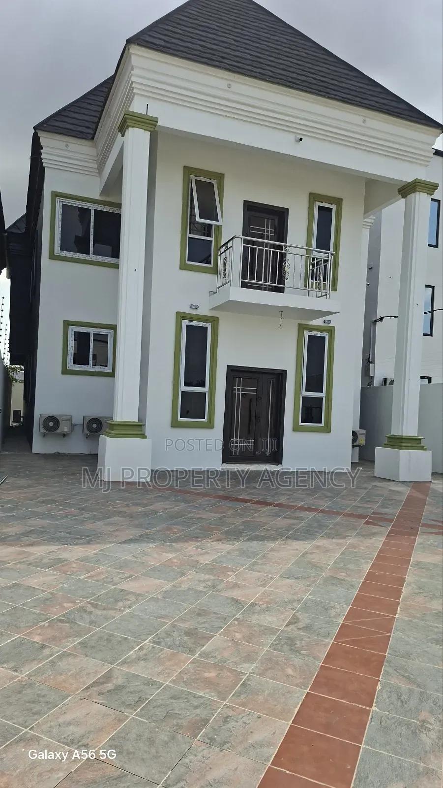 Furnished 4bdrm Duplex in Community 12, Tema Metropolitan for rent - 4 bedroom House in Greater Accra, Tema Metropolitan - Rent