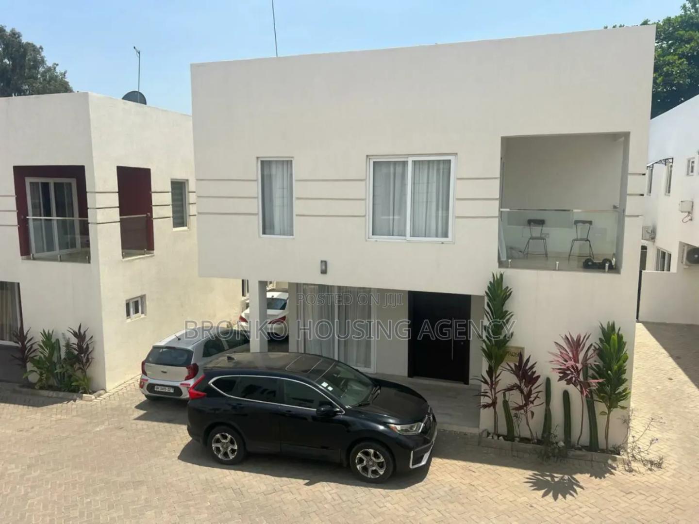 4bdrm Townhouse / Terrace in Bronko Housing, Cantonments for rent - 4 bedroom House in Greater Accra, Cantonments - Rent