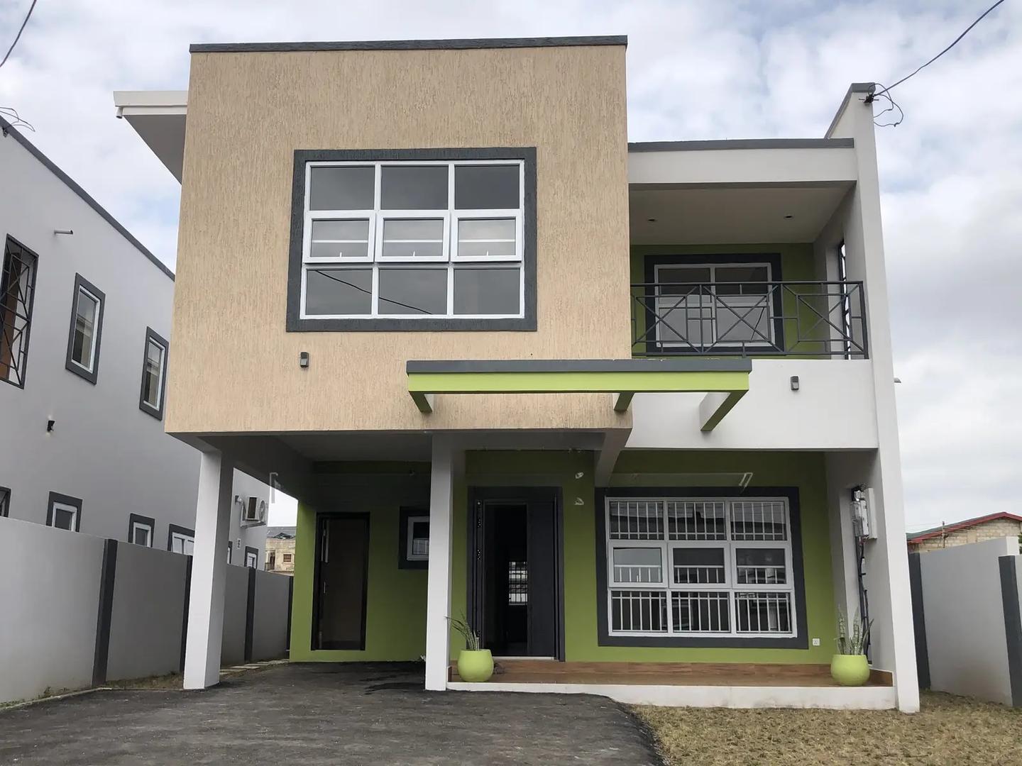 4bdrm Duplex in Lakeside Estates, Accra Metropolitan for sale - 4 bedroom House in Greater Accra, Accra Metropolitan - Sale