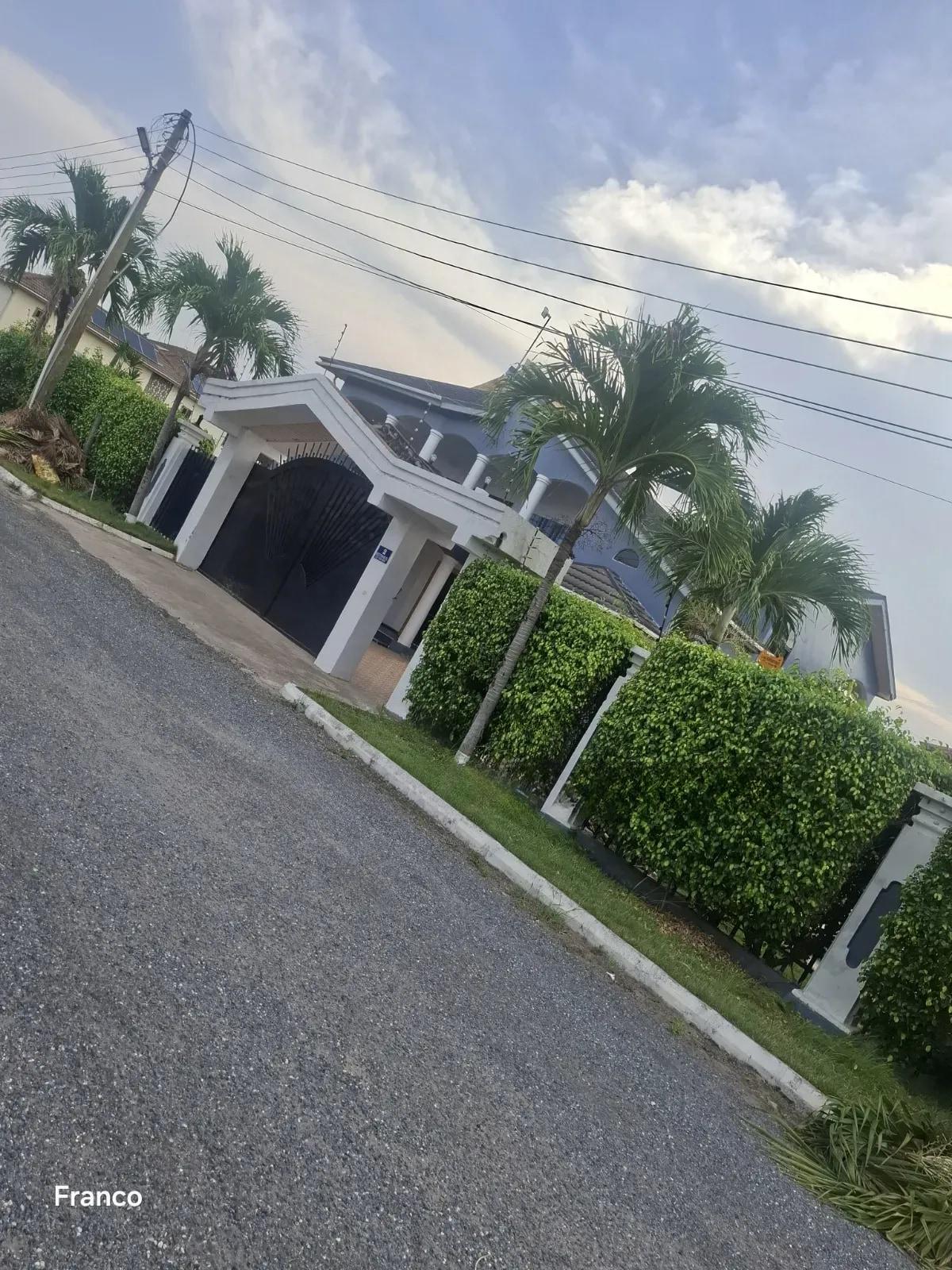 4bdrm House in K. G, Franco, Manet Junction for rent - 4 bedroom House in Greater Accra, Spintex, Manet Junction - Rent