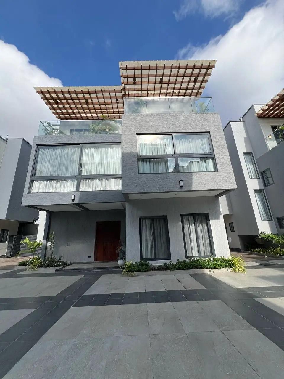 Furnished 4bdrm Townhouse / Terrace in Charclem Ventures, Dzorwulu - 4 bedroom House in Greater Accra, Dzorwulu - Rent
