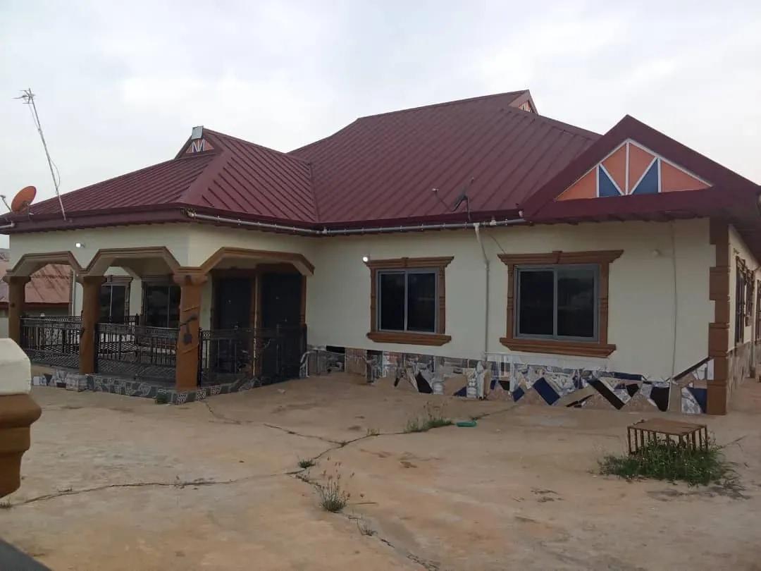 6bdrm House in Fredimens Real, Atwima Kwanwoma for sale - 6 bedroom House in Ashanti, Atwima Kwanwoma - Sale