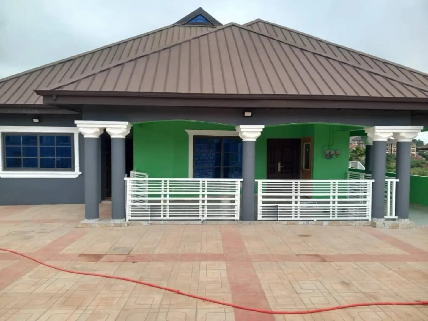 Furnished 11bdrm House in Lois Appiah, Ejisu-Juaben Municipal for sale - 11 bedroom House in Ashanti, Ejisu-Juaben Municipal, 27/10 - Sale