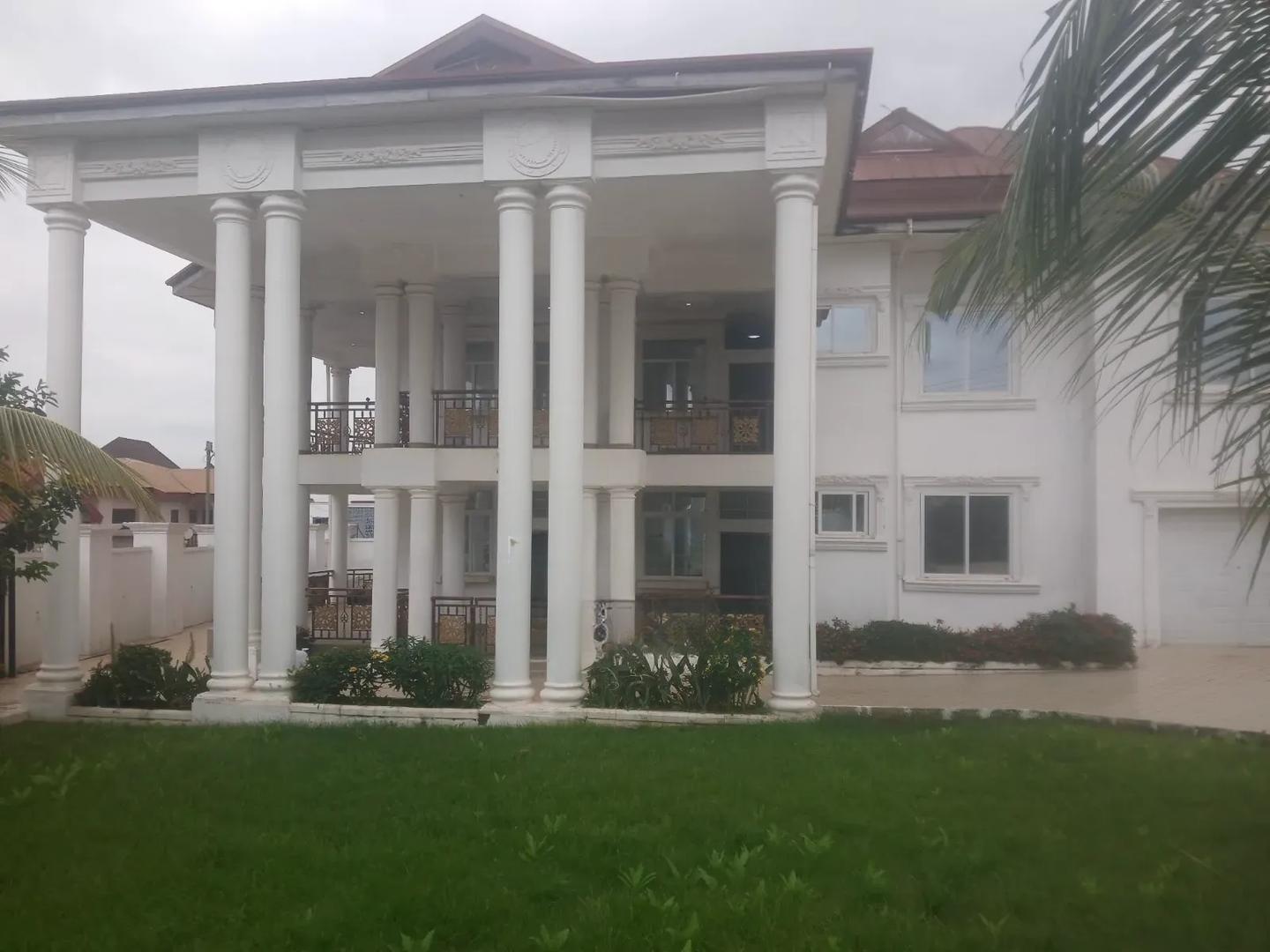 7bdrm House in Hiltop Executive, Kumasi Metropolitan for sale - 7 bedroom House in Ashanti, Kumasi Metropolitan - Sale