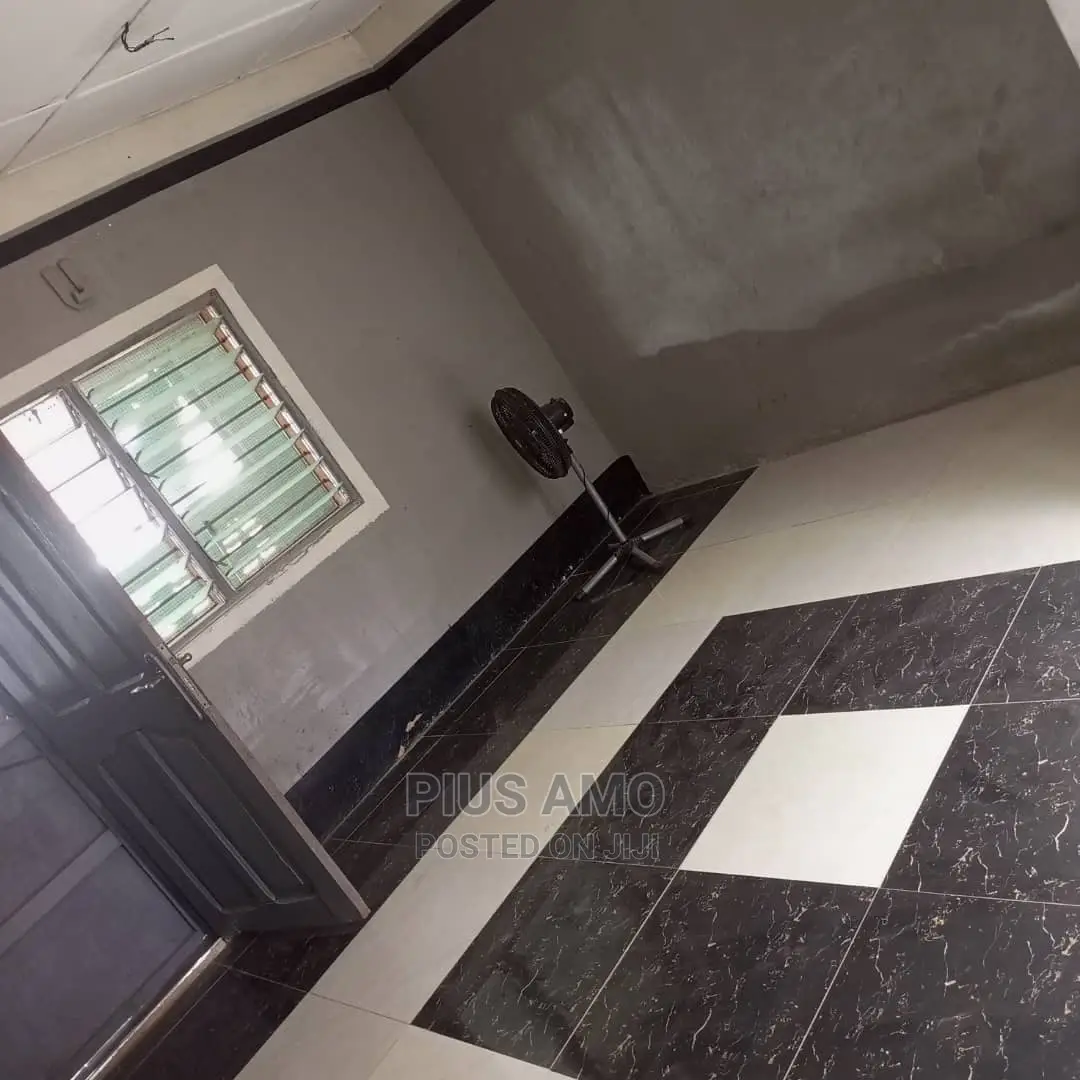 Single Room and Porch - Apartment in Greater Accra, Ledzokuku-Krowor - Rent