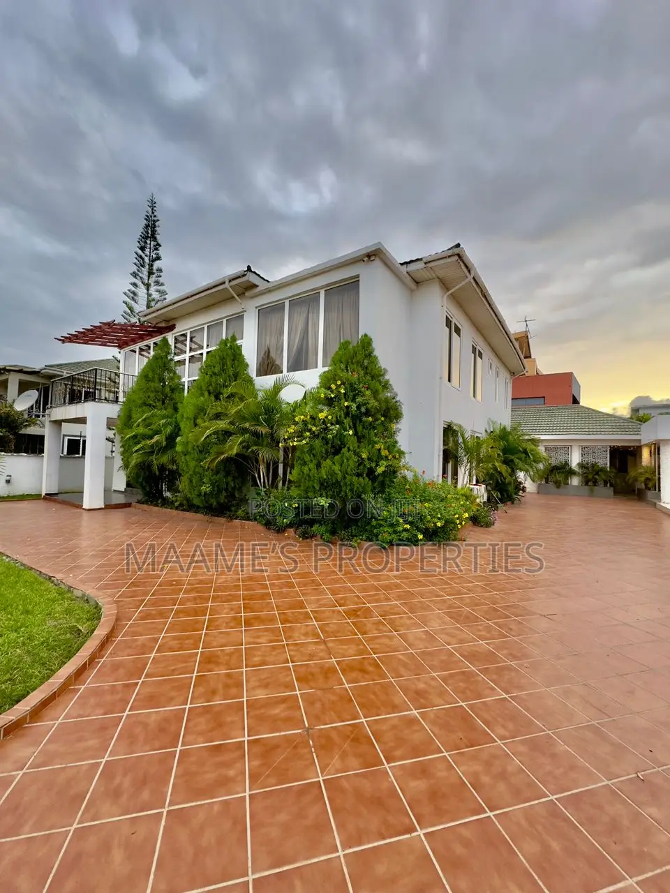 6bdrm Mansion in Cantonments for sale - 6 bedroom House in Greater Accra, Cantonments - Sale