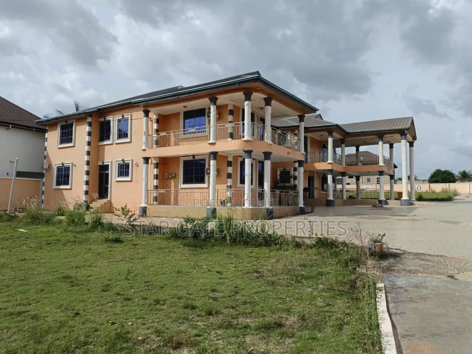 Hotel for Sale (Operational) ( on Tech/Ejisu Road) - Commercial in Ashanti, Kumasi Metropolitan - Sale