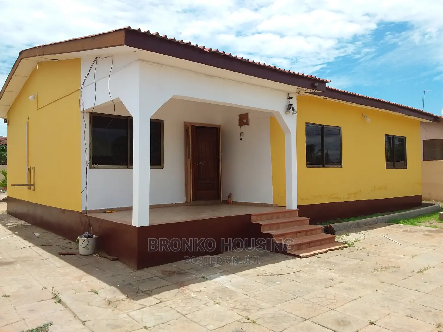 3bdrm House in Bronko Housing, Spintex for rent - 3 bedroom House in Greater Accra, Spintex - Rent