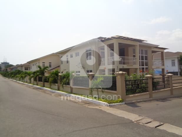 5 bedroom furnished townhouse for rent at North Ridge - 5 bedroom House in North Ridge - Rent