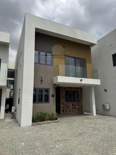 3 bedroom townhouse for rent at Tema Community 6 - 3 bedroom House in Tema Community 6 - Rent