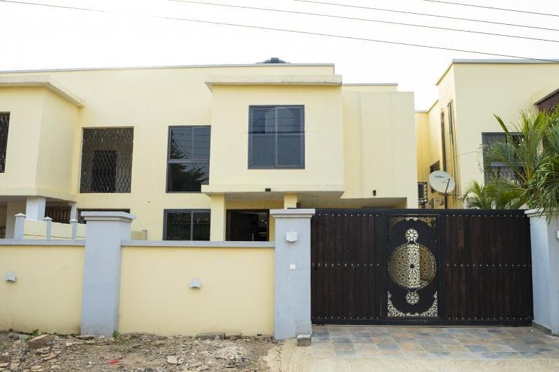 5 bedroom house for sale at West Legon - 5 bedroom House in West Legon - Sale