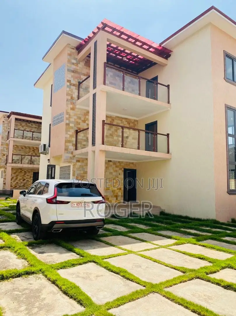 4bdrm House in Achimota Kingsby, Mile 7 for sale - 4 bedroom House in Greater Accra, Achimota, Mile 7 - Sale
