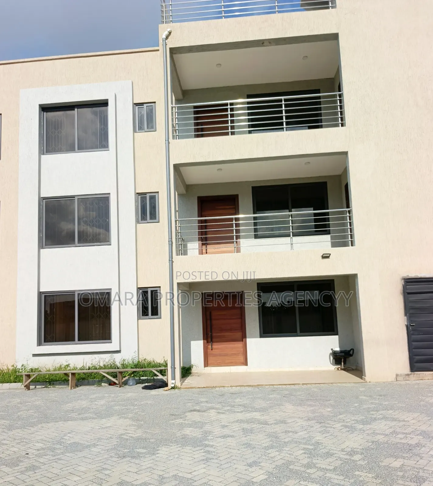 3bdrm Apartment in Haatso 2, Asore Junction for rent - 3 bedroom Apartment in Greater Accra, Haatso, Asore Junction - Rent