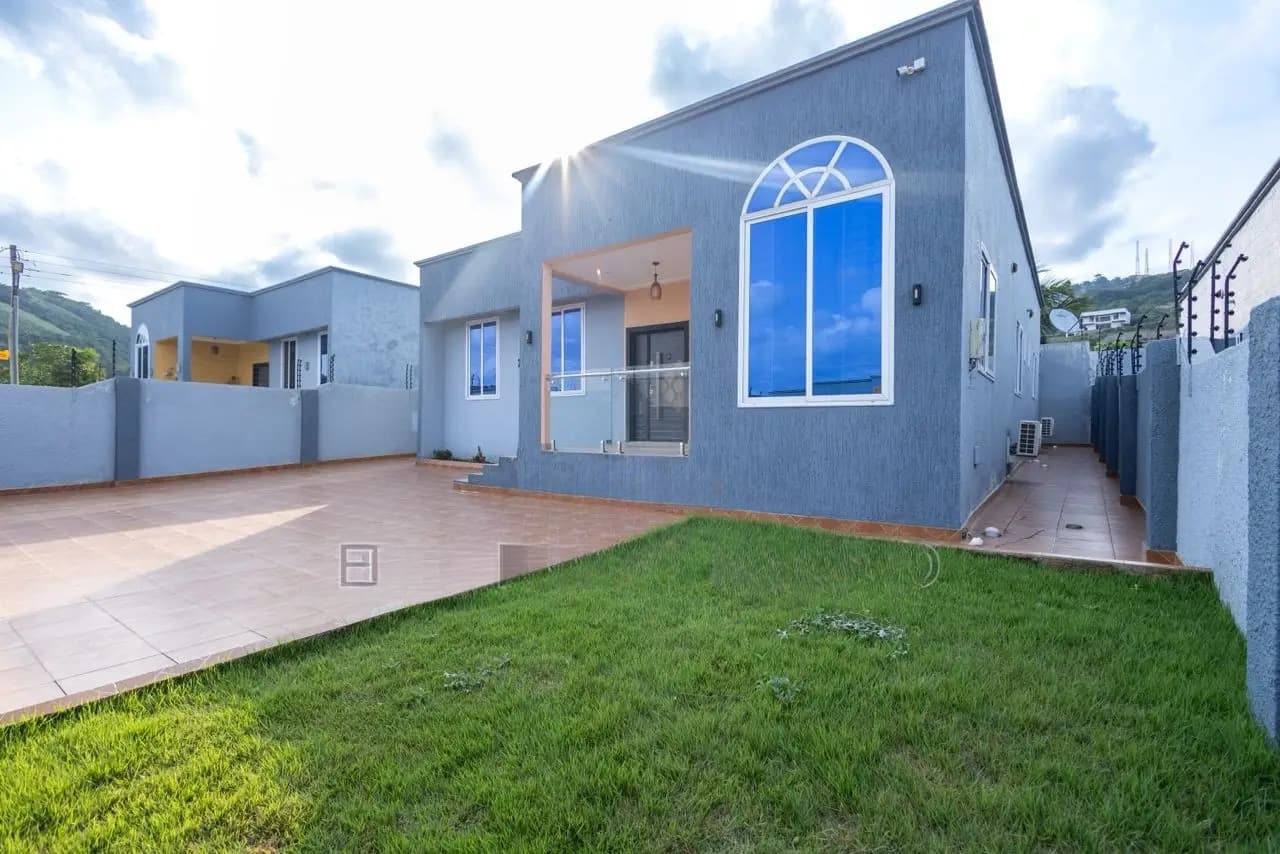 Furnished 3bdrm House in Ayi Mensah, Danfa for sale - 3 bedroom House in Greater Accra, Danfa - Sale