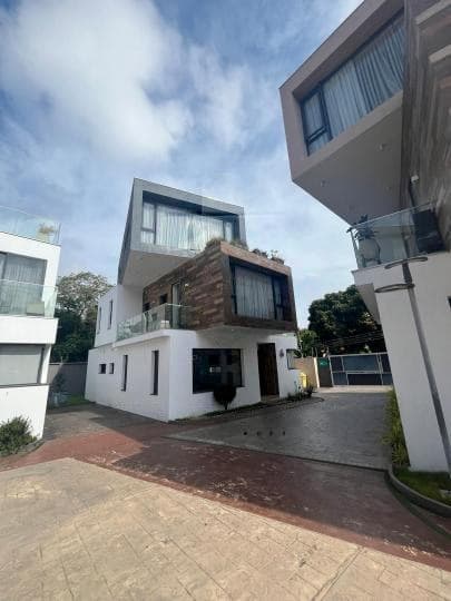 4 bedroom furnished townhouse for sale at Cantonments - 4 bedroom House in Cantonments - Sale
