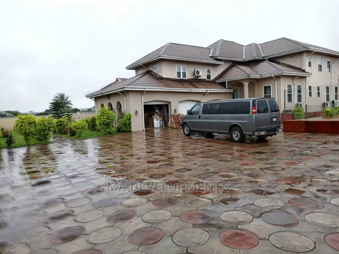 Furnished 9bdrm Villa in Ma Developments, Sunyani Municipal for Sale - 9 bedroom House in Brong Ahafo, Sunyani Municipal - Sale