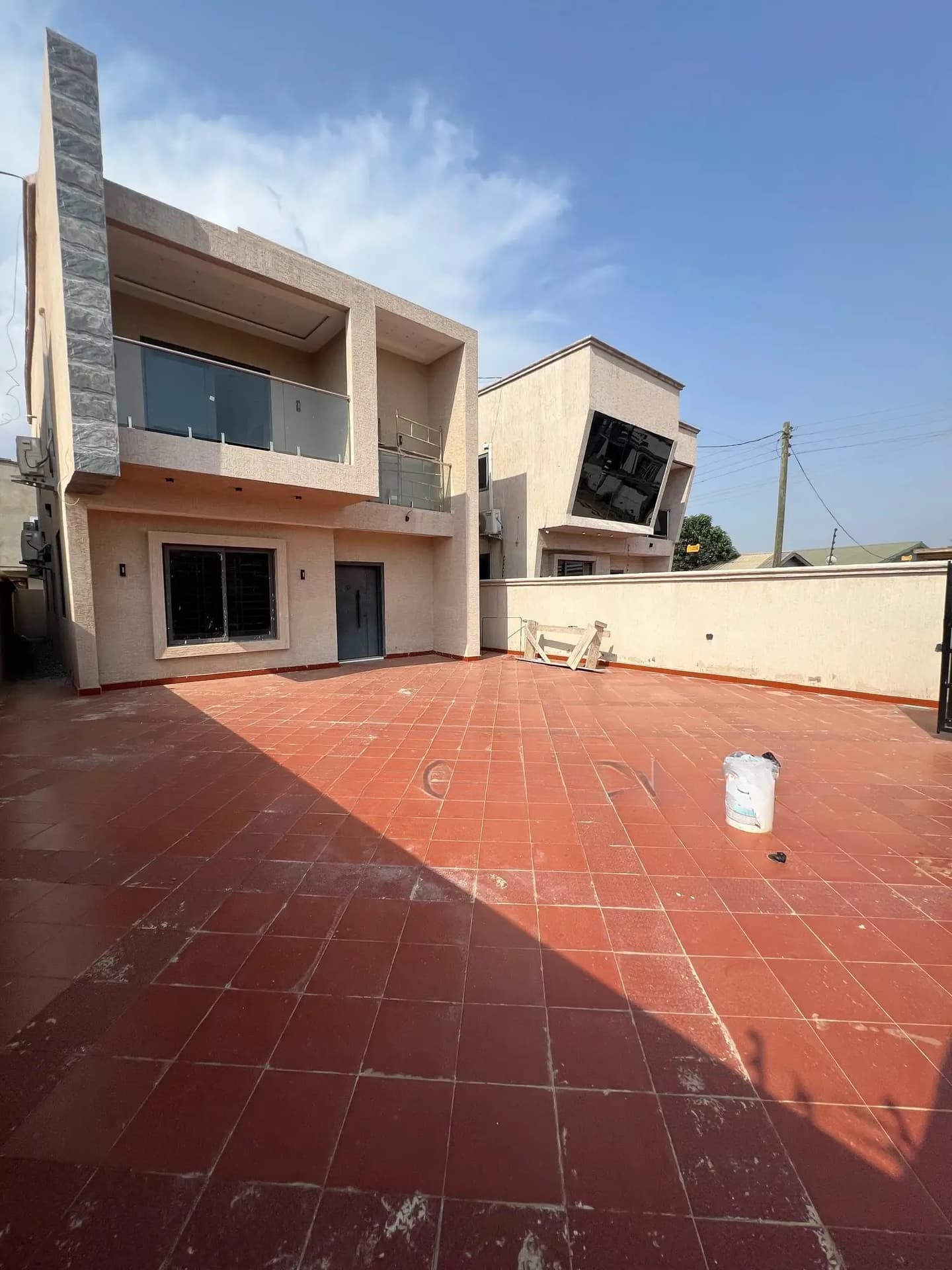 4bdrm Duplex in Lakeside Estates, Ashaley Botwe for sale - 4 bedroom House in Greater Accra, Ashaley Botwe - Sale
