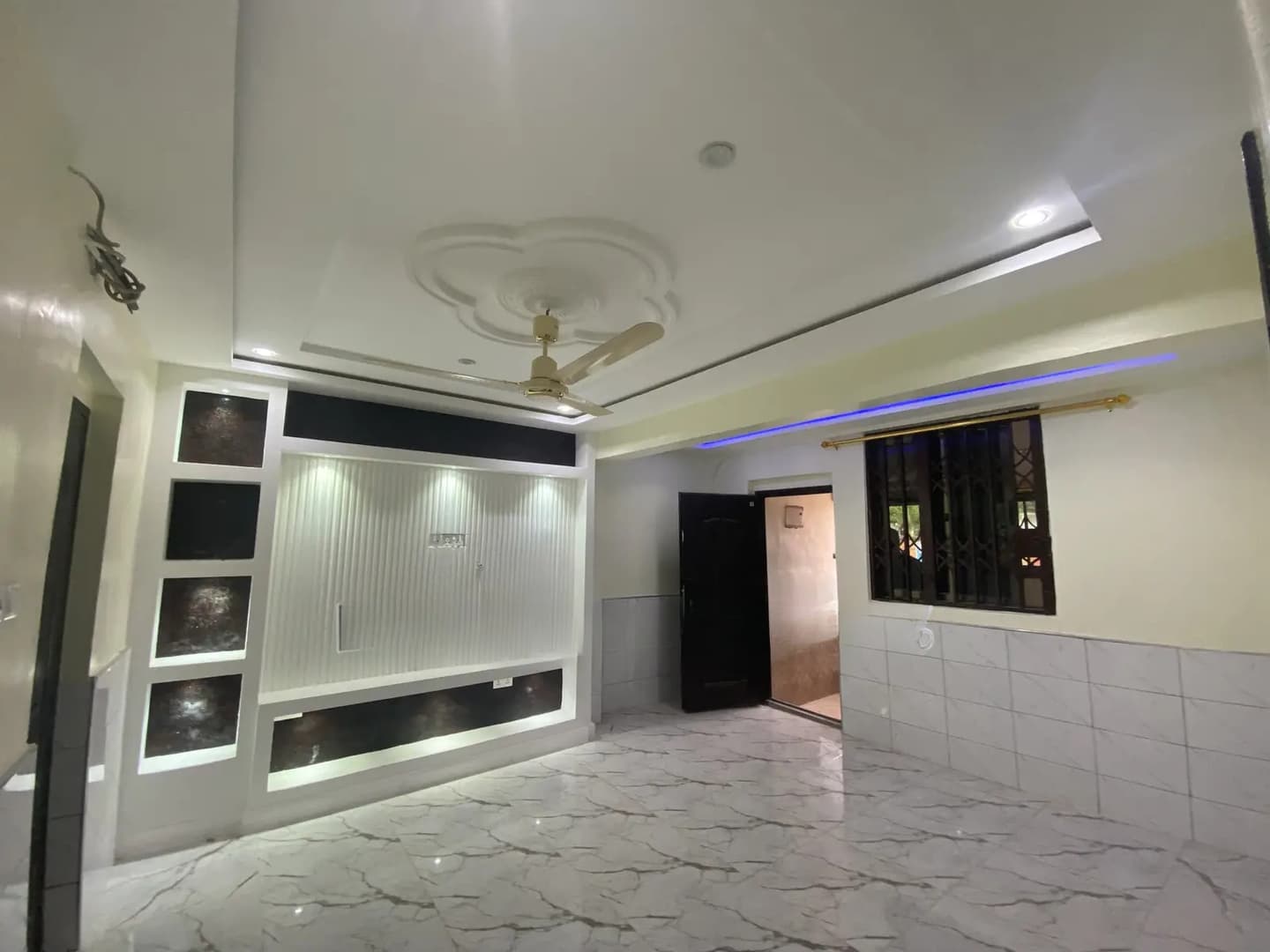 2bdrm Apartment in Madev Realty, Mile 7 for rent - 2 bedroom Apartment in Greater Accra, Achimota, Mile 7 - Rent