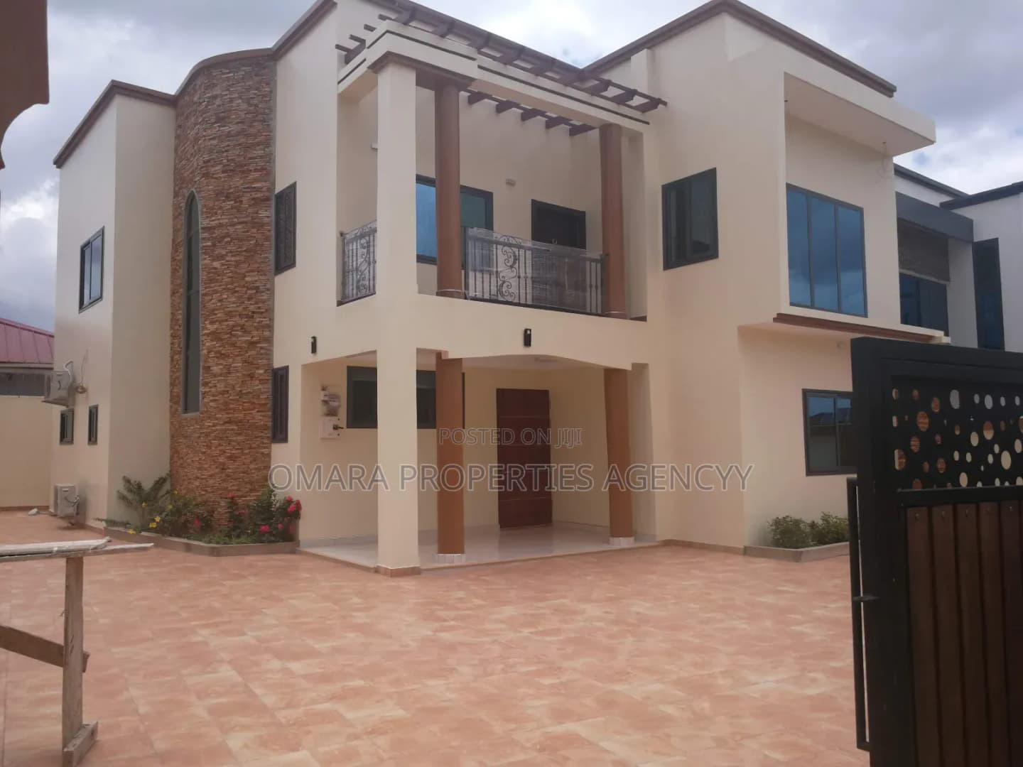 4bdrm House in Estate 1, Takoradi for sale - 4 bedroom House in Western Region, Takoradi - Sale