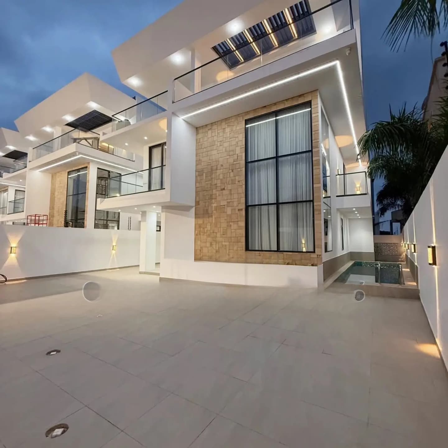 Furnished 4bdrm House in Charclem Ventures, East Legon for sale - 4 bedroom House in Greater Accra, East Legon - Sale