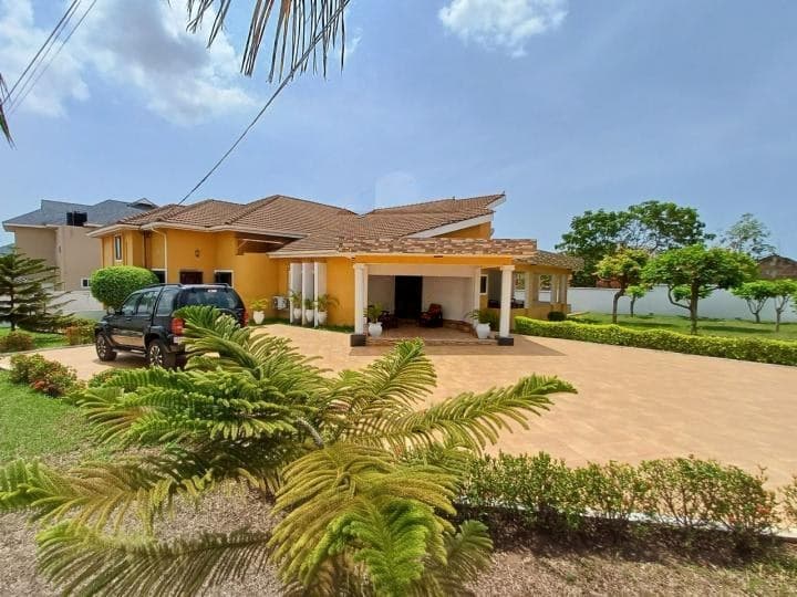6 bedroom house for sale at Airport Area - 6 bedroom House in Airport Area - Sale