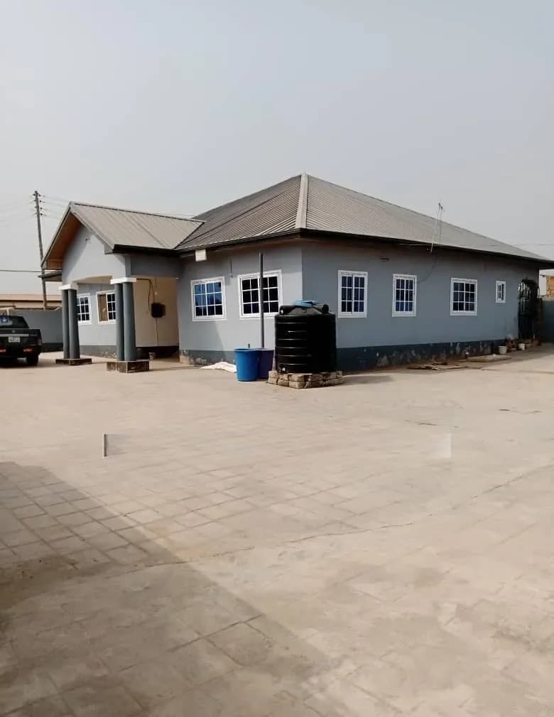 4bdrm House in Shining Star Real, Awutu Senya East Municipal for sale - 4 bedroom House in Central Region, Awutu Senya East Municipal - Sale