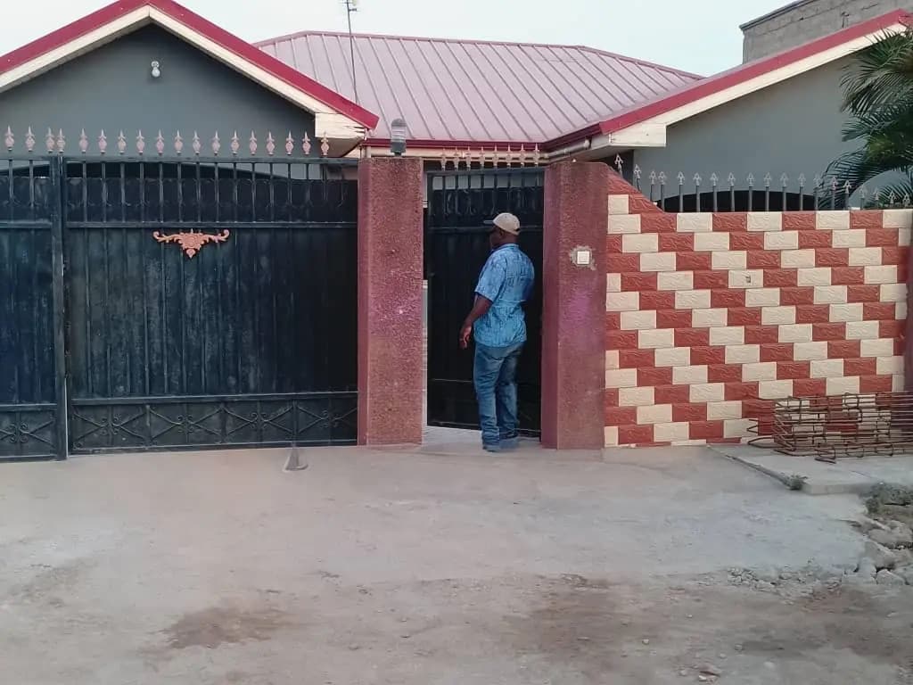 Furnished 3bdrm House in Owusu Ansah for sale - 3 bedroom House in Greater Accra, Oyarifa, Owusu Ansah, 01/09 - Sale
