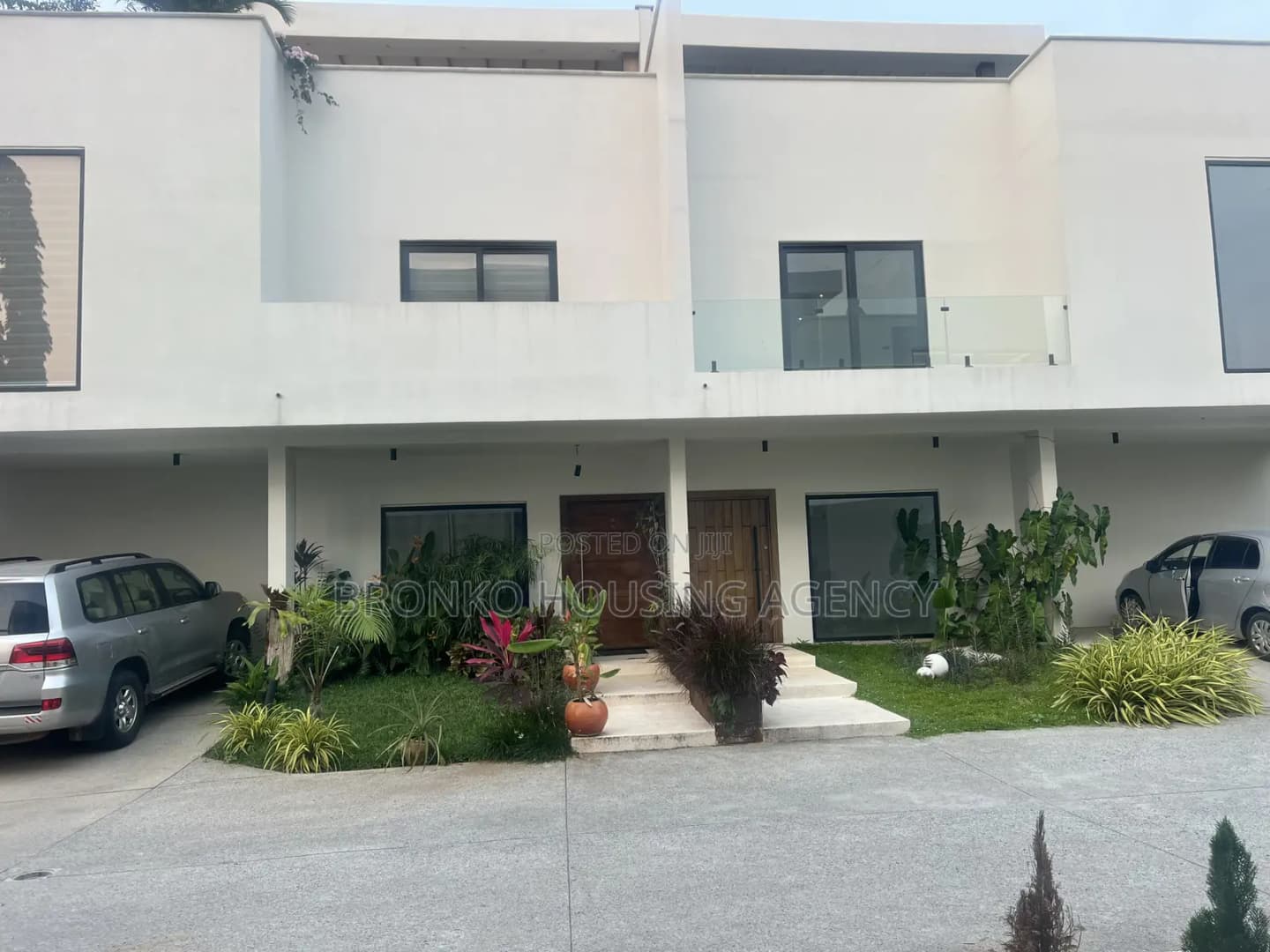 4bdrm Townhouse / Terrace in Bronko Housing, US Embassy Area for rent - 4 bedroom House in Greater Accra, Cantonments, US Embassy Area - Rent