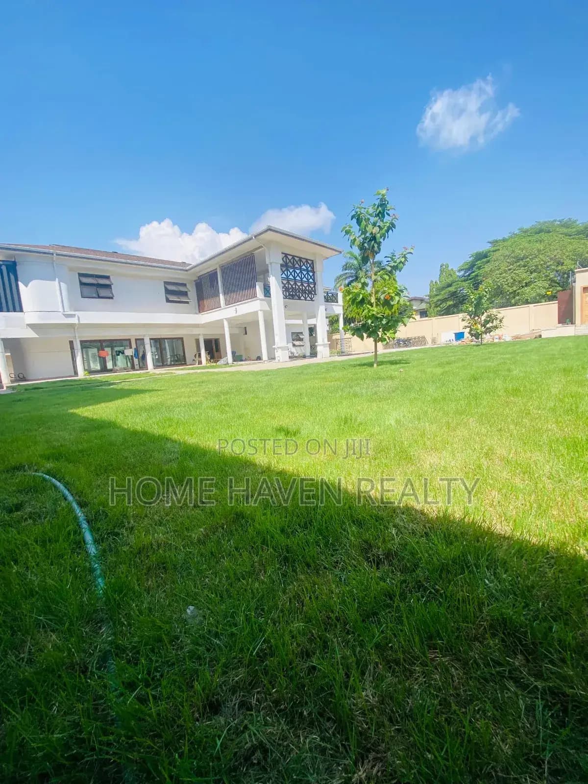 6bdrm House in Airport West for sale - 6 bedroom House in Greater Accra, Airport Residential Area - Sale