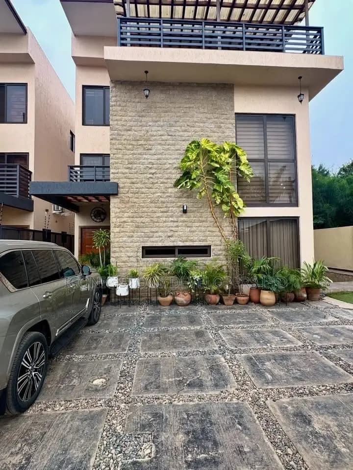 4bdrm House in Cantonments, US Embassy Area for sale - 4 bedroom House in Greater Accra, Cantonments, US Embassy Area - Sale
