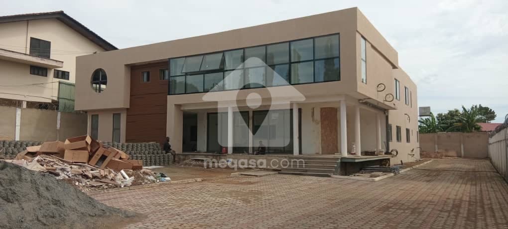12 room commercial space for rent at Airport Residential Area - 12 bedroom Commercial in Airport Residential Area - Rent