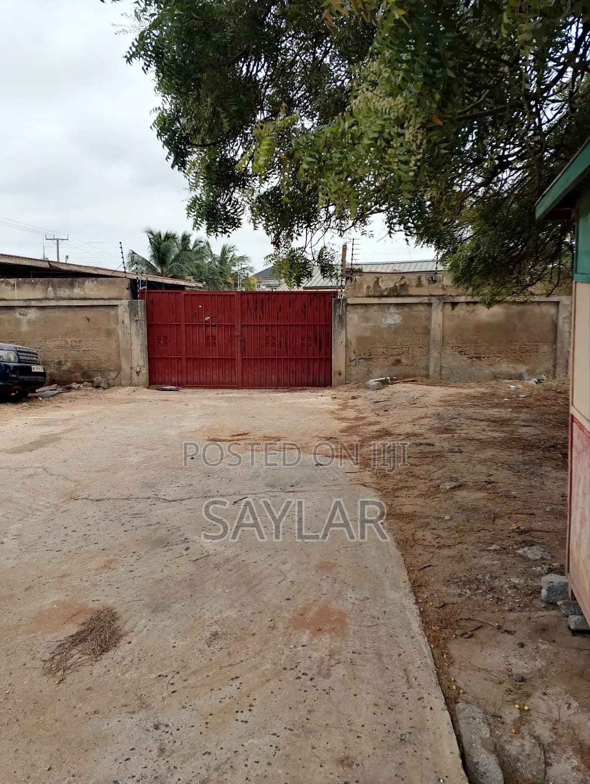 3 Plots Direct on a Tarred Roads at a T Junction Comm10 - Land in Greater Accra, Tema Metropolitan - Sale