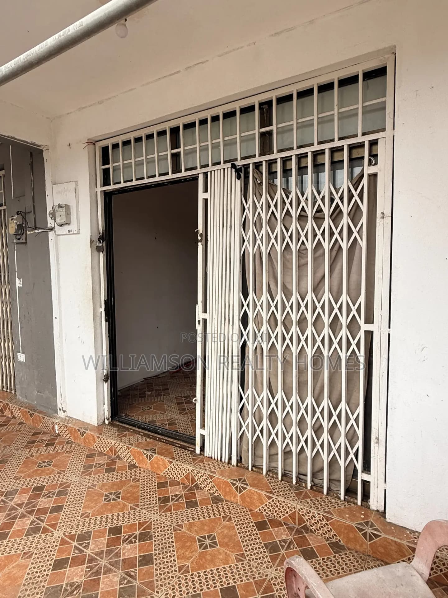 Downstairs Road Side Shop/Store/Office Space/Showrom/Warehouse,spintex - Commercial in Greater Accra, Spintex - Rent