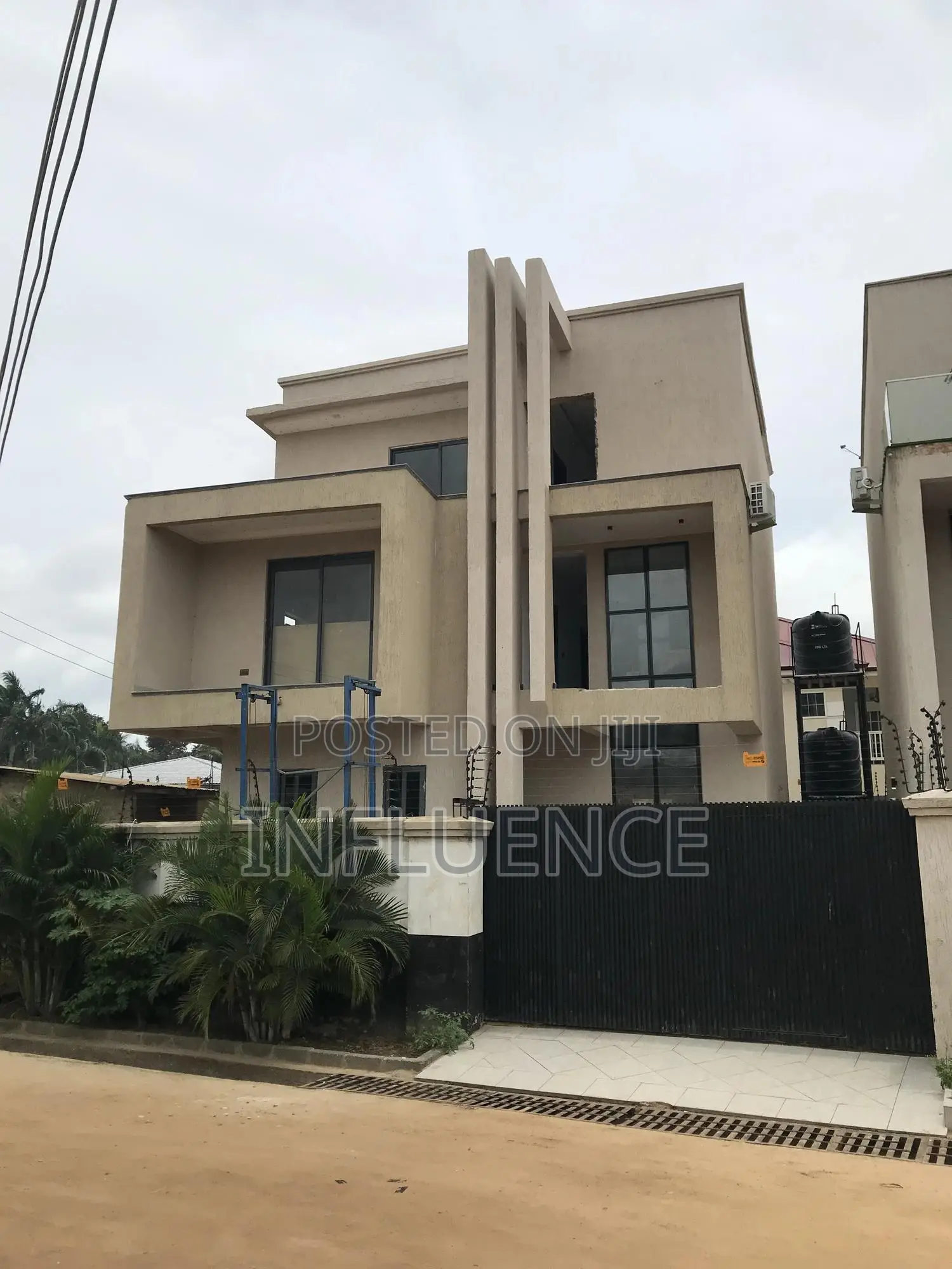 3bdrm House in American House Area, East Legon for sale - 3 bedroom House in Greater Accra, East Legon - Sale