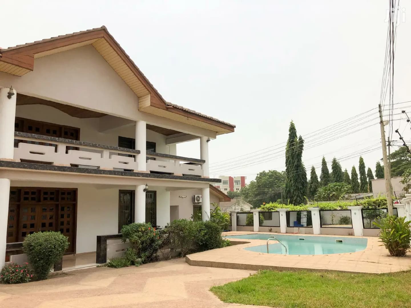 Furnished 4bdrm House in Bronko Housing, Airport Residential Area - 4 bedroom House in Greater Accra, Airport Residential Area - Rent