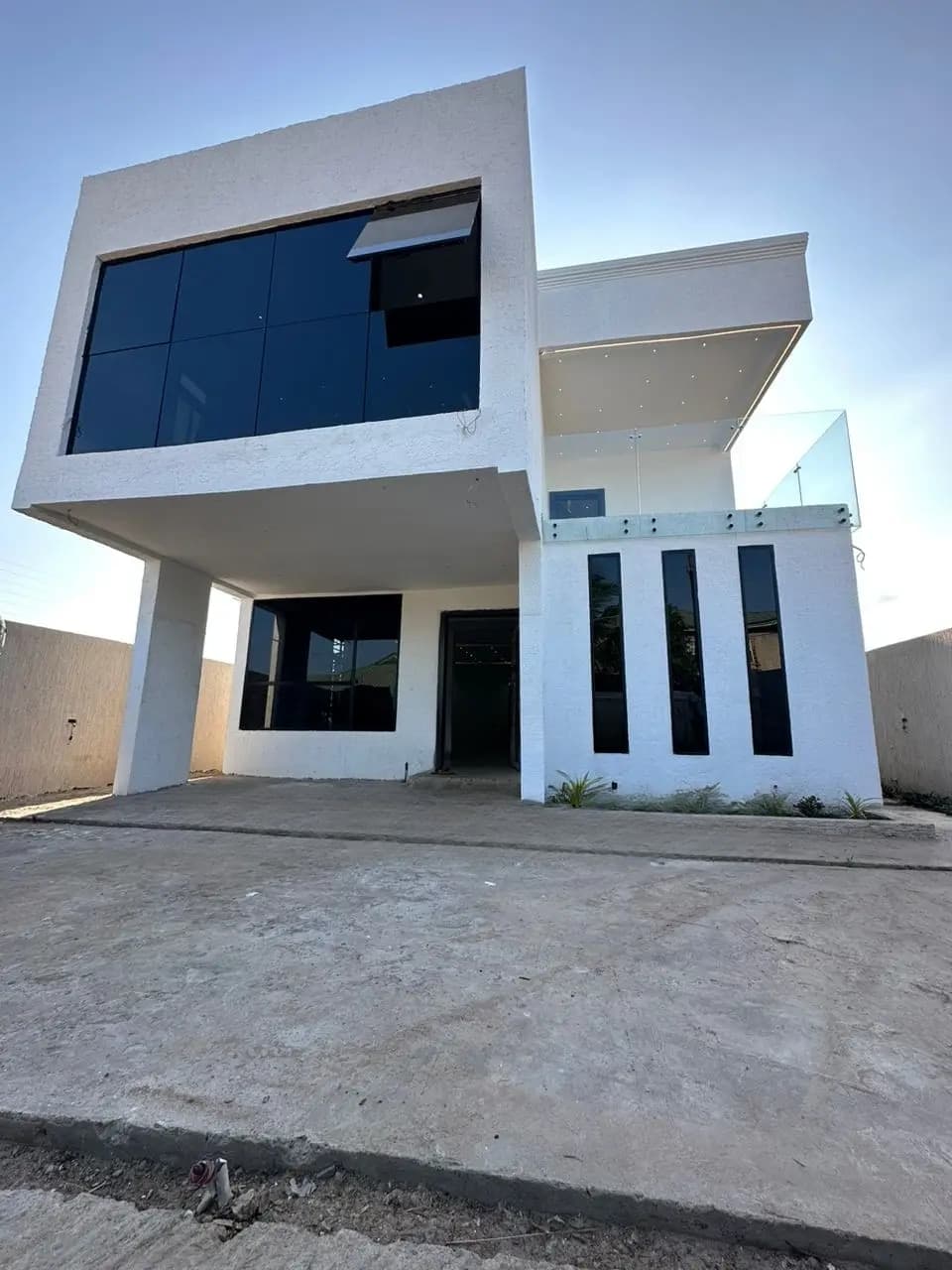 3bdrm Duplex in Lakeside Estate, Ga East Municipal for sale - 3 bedroom House in Greater Accra, Ga East Municipal - Sale