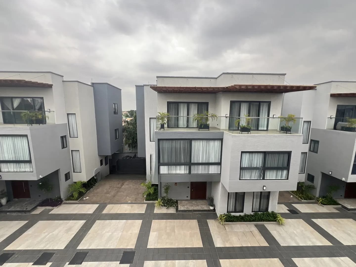 Furnished 4bdrm Townhouse / Terrace in Charclem Ventures, Roman Ridge - 4 bedroom House in Greater Accra, Roman Ridge - Rent