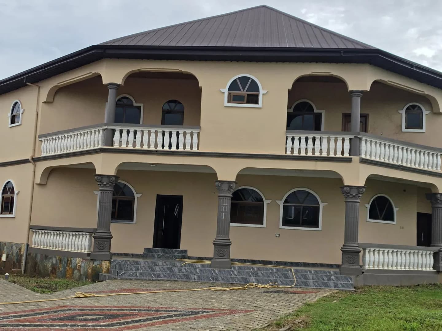 12bdrm House in Fredimens Real, Atwima Nwabiagya for sale - 12 bedroom House in Ashanti, Atwima Nwabiagya - Sale