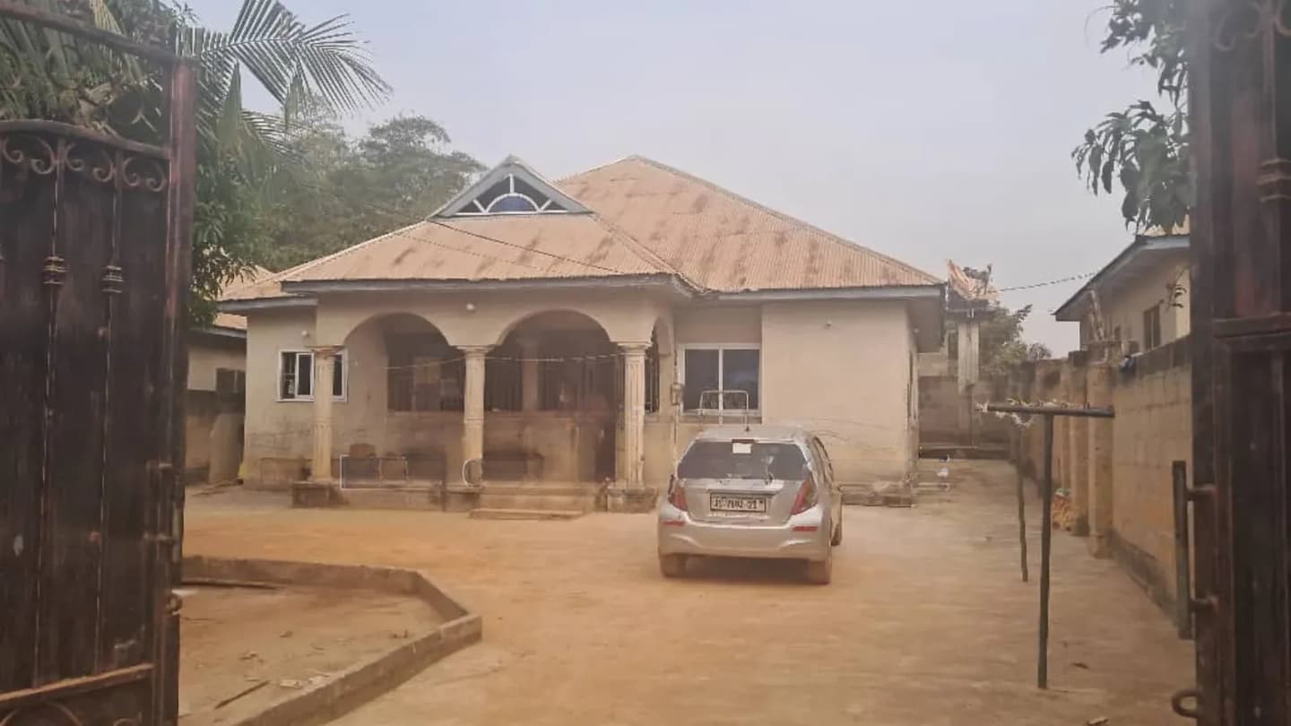 Furnished 4bdrm House in Afua Serwaa Street, Kumasi Metropolitan - 4 bedroom House in Ashanti, Kumasi Metropolitan - Sale