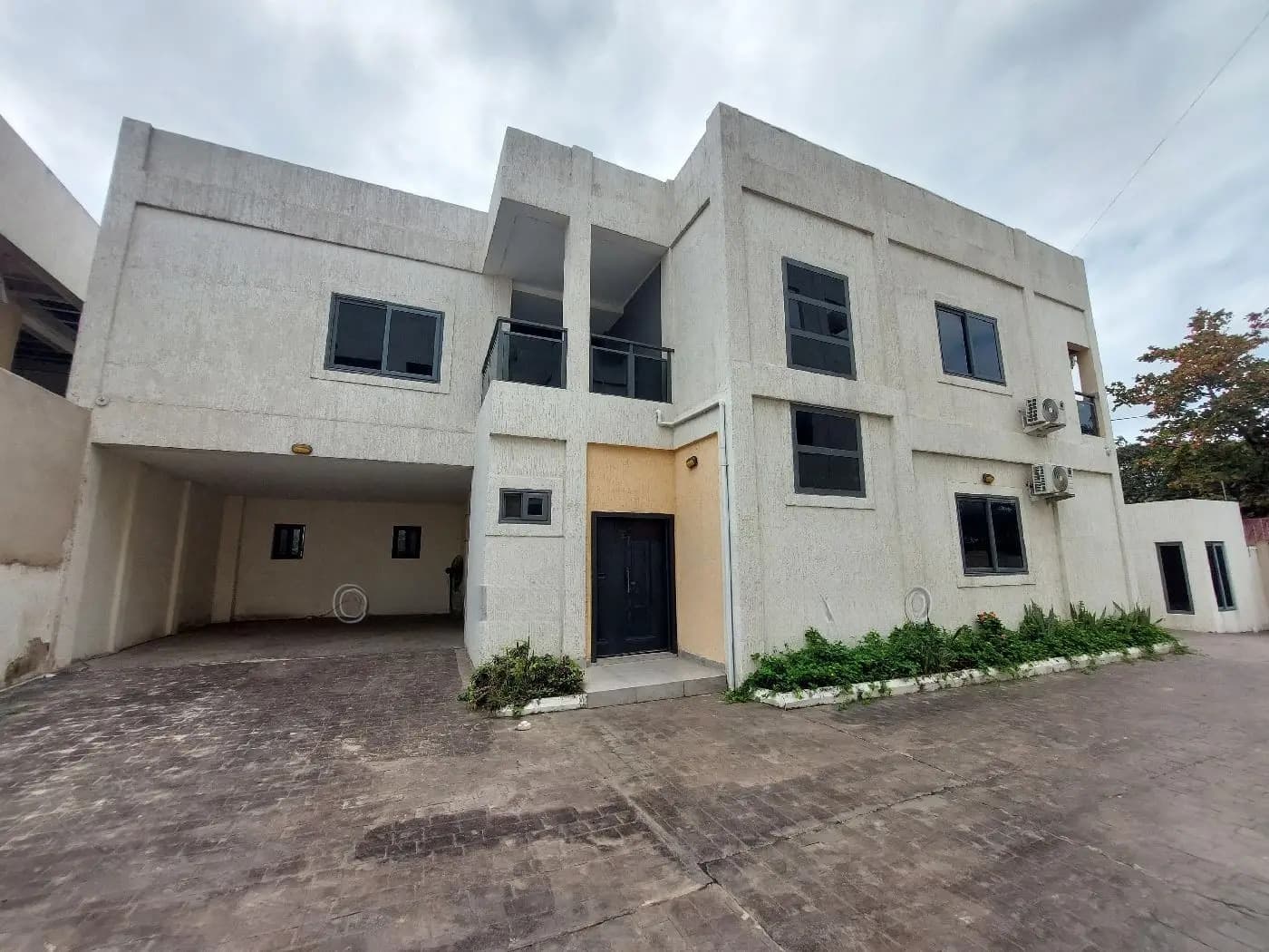 Office Building for Rent in Airport Residential Area - Commercial in Greater Accra, Airport Residential Area - Rent