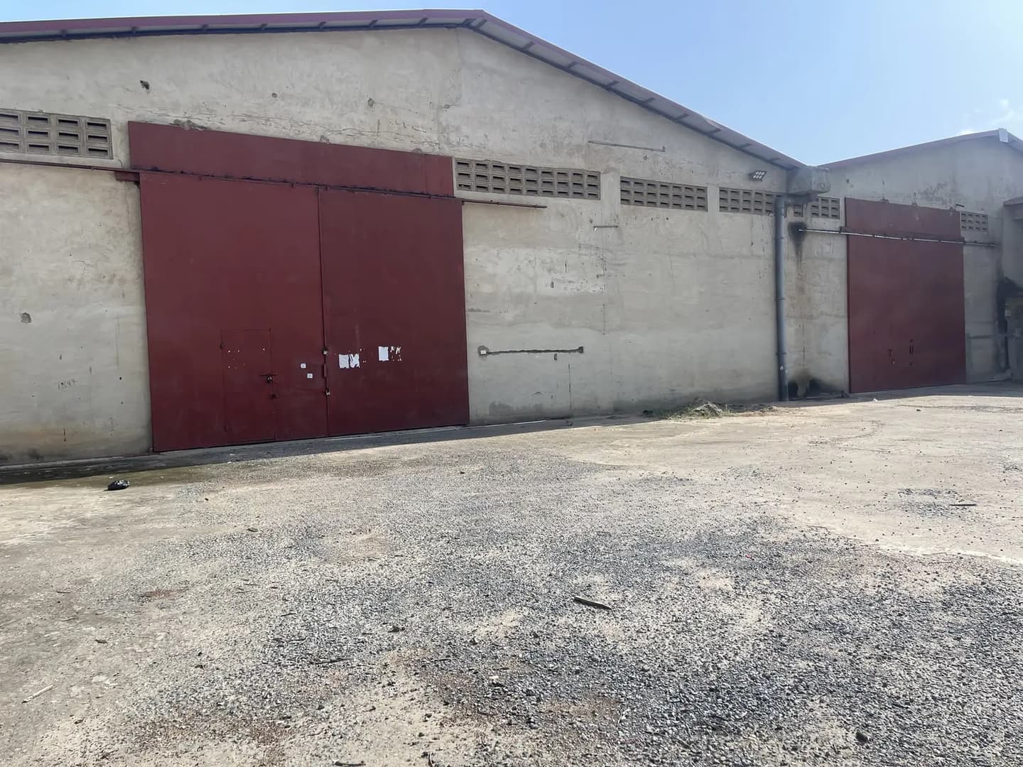 1500 SQM Warehouse + 2bedrooms for Sale Along Tema Motorway - 2 bedroom Commercial in Greater Accra, Spintex - Sale