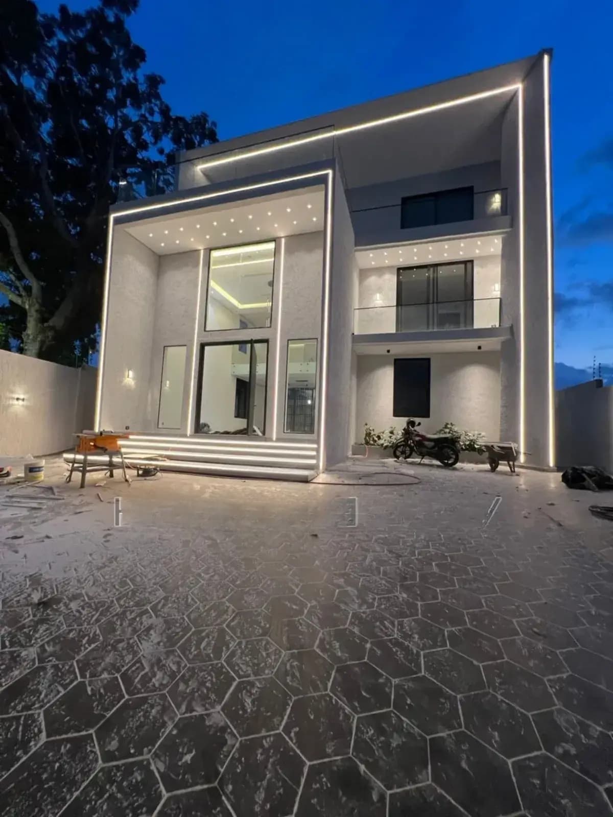 6bdrm House in Mempeasem, East Legon for sale - 6 bedroom House in Greater Accra, East Legon - Sale