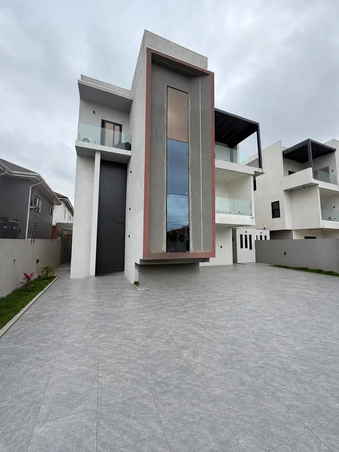 5bdrm House in Adjiriganor for sale - 5 bedroom House in Greater Accra, Adjiriganor - Sale