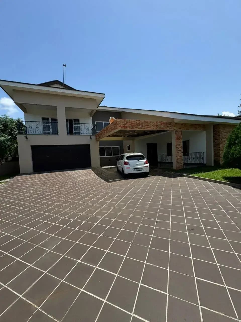 5bdrm Mansion in Seekers Realty, US Embassy Area for rent - 5 bedroom House in Greater Accra, Cantonments, US Embassy Area - Rent