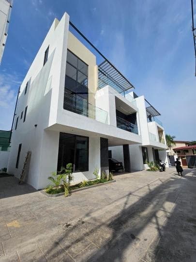 4 bedroom townhouse for sale at Cantonments - 4 bedroom House in Cantonments - Sale